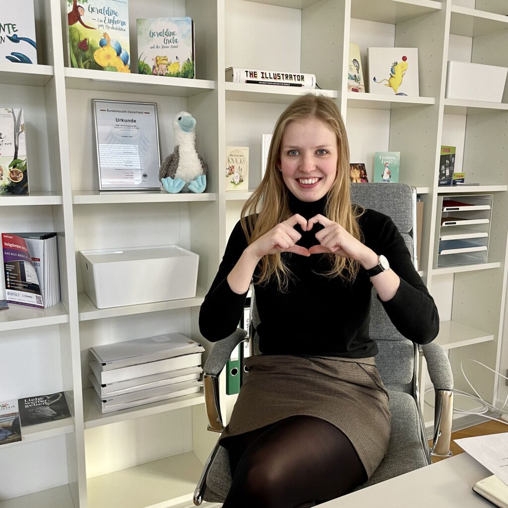 Katharina von dem Bussche zeigt Handherz