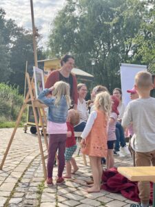 Enthüllung vom Buch " Der etwas andere Nikolaus " mit Kindern