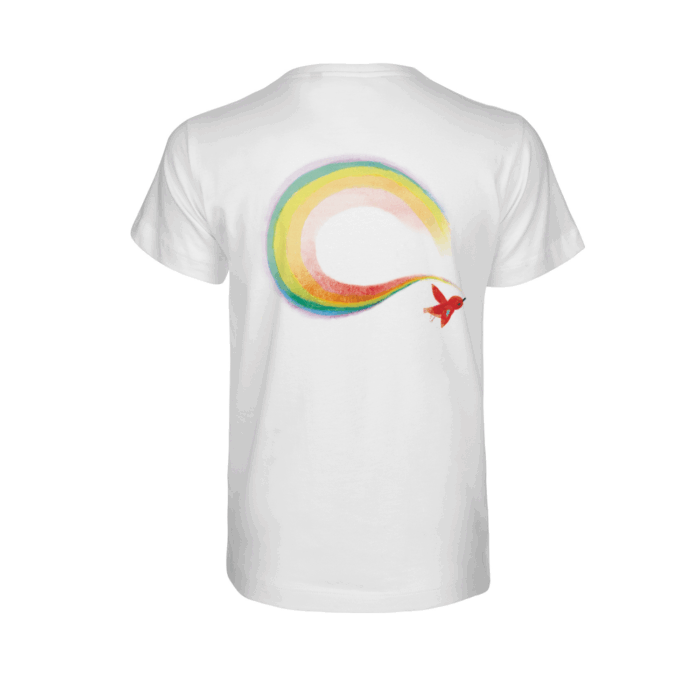 Rückansicht weißes T-Shirt mit Regenbogen- und Vogel-Aufdruck